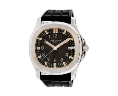   Patek Philippe Aquanaut wristwatch, men Patek Philippe Aquanaut wristwatch, men, reference 5066a-001, quartz. Black dial wi