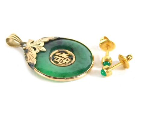 A Chinese jewellery set, jade style pendant, yellow metal mounts, 3cm high, indistinctly marked and two matching ear studs.