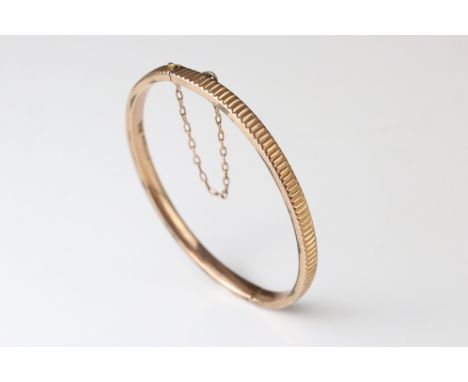 9ct rose gold hinged bangle, tongue and box clasp complete with safety chain, width approx 4mm 