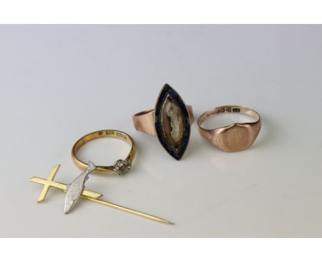 18ct yellow gold ring mount (missing stone) 9ct rose gold signet ring, monogram worn, paste and rose metal ring (af) together