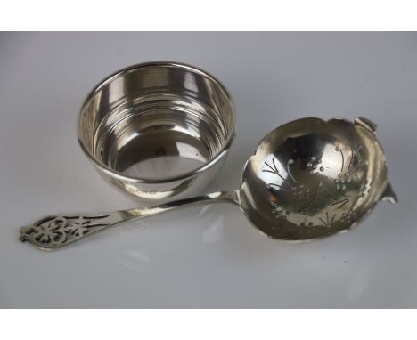 Silver tea strainer, pierced foliate terminal, makers Viners Ltd, Sheffield 1937 together with unassociated drip bowl, makers