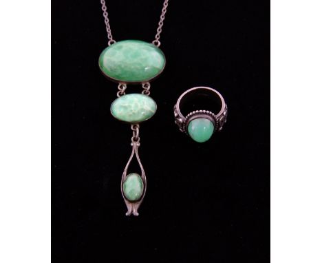 American Arts & crafts silver ring  set with  cabochon agate and a pendant with green glass 
