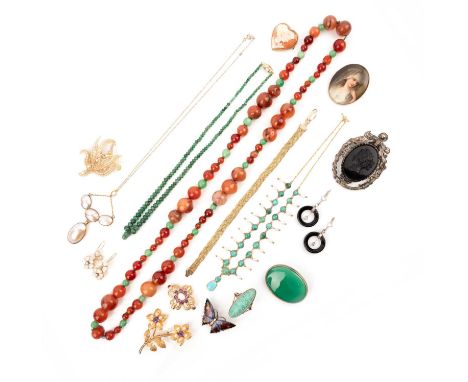 A collection of jewellery, comprising: a coque de perle gold pendant necklace, pendant length 6.5cm, chain length 39.5cm; an 