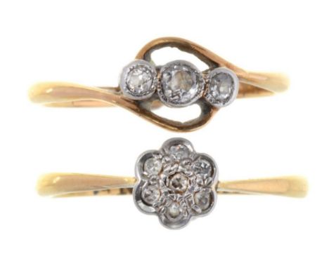 A DIAMOND CLUSTER RING IN GOLD, MARKED 18CT PLAT, AND A THREE STONE DIAMOND RING IN GOLD, MARKED 18C, 3.2G, SIZES L, K ++HEAV