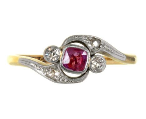 A RUBY AND DIAMOND RING IN GOLD, MARKED 18CT & PT, 2.9G, SIZE N ++GOOD CONDITION