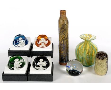 A MDINA GLASS VASE, 14CM H, ENGRAVED MDINA, A SET OF FOUR BACCARAT GLASS ROYAL PORTRAIT SULPHIDE PAPERWEIGHTS FOR JOHN PINCHE