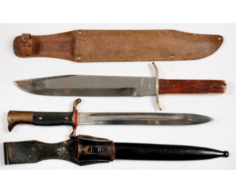 A GERMAN FIREMAN'S LONG PATTERN BAYONET WITH 'S' SHAPED QUILLON, SHEATH AND OTHER HANGER, 40CM OVERALL, UNMARKED AND A BOWIE 