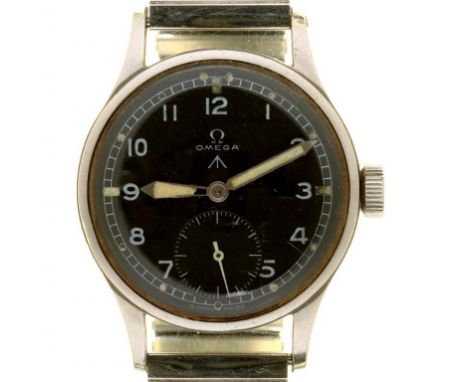 AN OMEGA MILITARY ISSUE WRISTWATCH, CASE BACK MARKED WWW BROAD ARROW Y12044/1067624, 35 MM D ++GOOD CONDITION