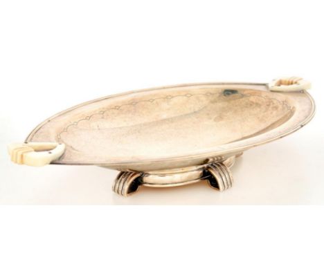 AN ART DECO IVORY HANDLED SILVER FRUIT BOWL ON FOUR OPEN WEDGE SHAPED FEET, 26.5CM L, SHEFFIELD 1936, 11OZS 10DWTS