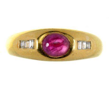 A RUBY CABOCHON AND DIAMOND RING IN 18CT GOLD, LONDON 1993, 4.85G, SIZE O ++GOOD CONDITION