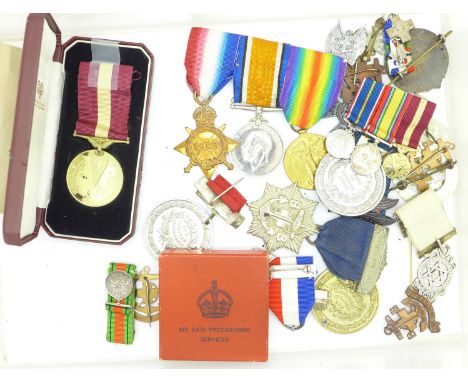 A trio of WWI medals to 3154 Pte. J. Pacey Notts &amp; derby R. (two later medals to Cpl. J. Pacey) with demobilization certi