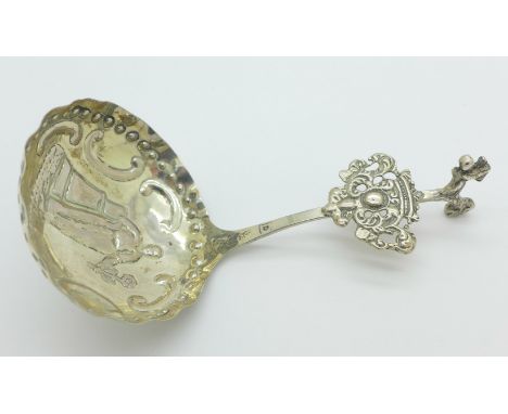 A Dutch silver caddy spoon, 25g