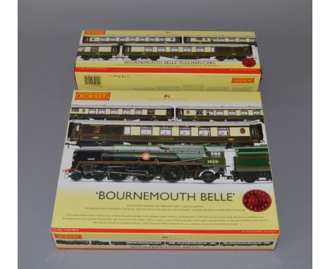 OO Gauge. Hornby. R.2300 "Bournemouth Belle" train pack. BR Merchant Navy "New Zealand Line" & 3 Pulman coaches, together wit