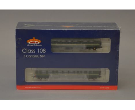 OO Gauge. Bachmann. Class 108 3 car DMU set. BR green. E boxed/sealed.