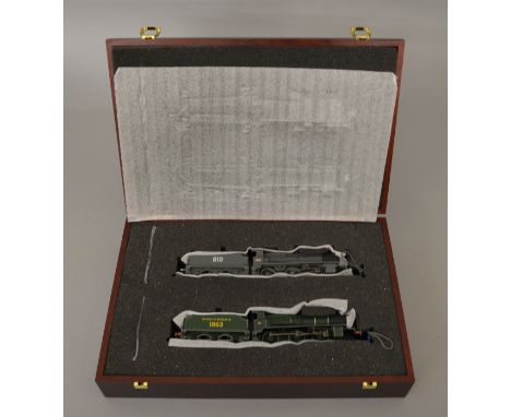 OO Gauge. Bachmann Kadar Industries anniversary set. Southern Railway 2-6-0 No.1863 & SE&CR 2-6-0 No.810. Housed in fitted wo