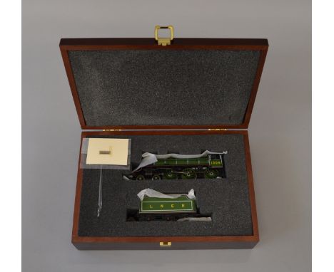 OO Gauge Bachmann. LNER B1 "Mayflower", housed in fitted wooden case with etched nameplates, certificate present. VG/E.