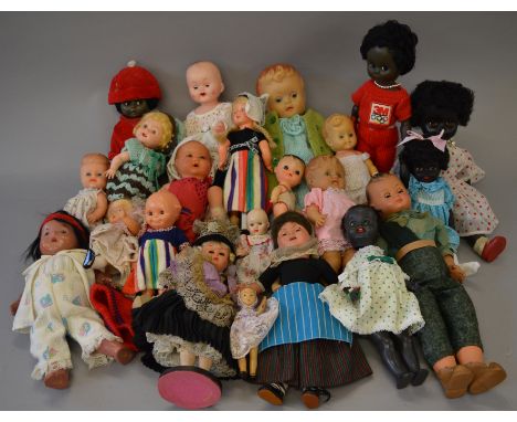 Good quantity of assorted vintage dolls. (23)