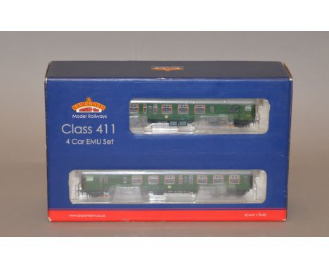 OO Gauge. Bachmann. Class 411 4 car EMU set BR(SR) green with yellow warning panels. VG/E boxed