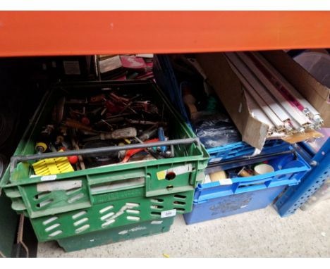 4 boxes of tools, garage wares and fluorescent tubes 