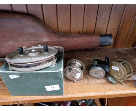 5 fishing reels to include Mitchell 300A, a bakelite type vintage reel, a Maxima and 2 others. 