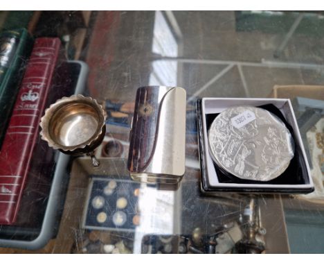 A hallmarked silver salt dish, a vintage Gucci compact, and a plated trinket box with the crest and motto Honi soit qui mal y