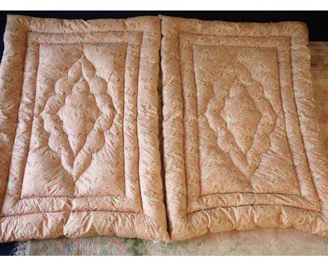 A PAIR OF VINTAGE PINK PAISLEY EIDERDOWNS 110 x 150cm (in fair, slightly faded condition)