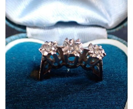AN ILLUSION-SET THREE-STONE 18CT GOLD RING with engraved shank