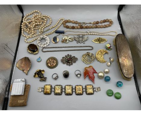 Assorted Dress Jewellery to include Antique Brooches, Silver and others, along with Jewellery Box. 