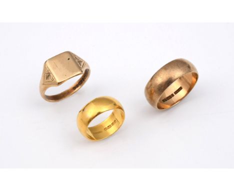 A 22CT GOLD WEDDING BAND 7.3 grams, size I 1/2, together with a 9ct gold signet ring, 4.0 grams, size R 1/2 and a 9ct gold we