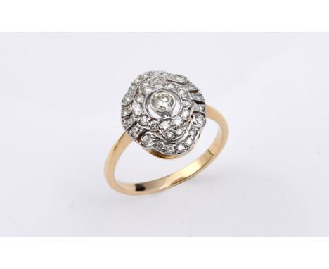 A DIAMOND CLUSTER RING set with circular-cut diamonds in gold. Size M