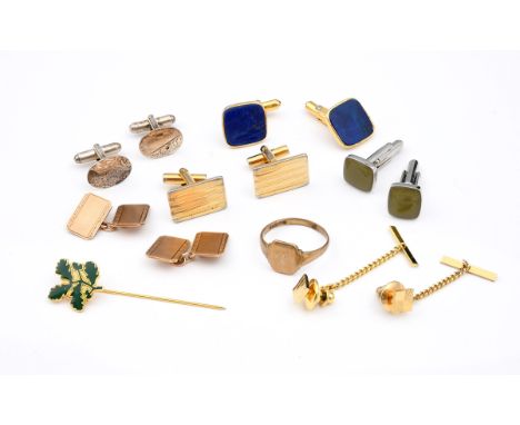 A PAIR OF 9CT GOLD CUFFLINKS of rectangular shape, each with engine turned and foliate decoration, 8.2 grams, together with a