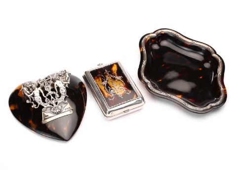 An Edwardian silver and tortoiseshell compendium powder compact, London 1909 by William Comyns. The hinged body opening to re