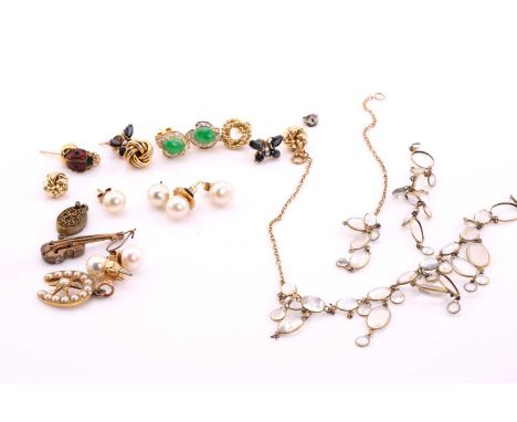 A small collection of jewellery, to include three pairs of cultured pearl earstuds, a horseshoe shape charm set with half pea