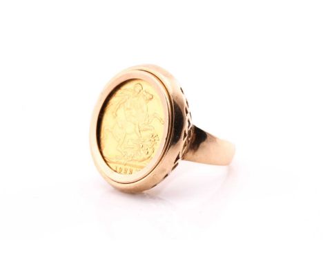 A 1922 George V full gold sovereign in a 9ct gold sovereign mount ring, ring size T, total weight of item 15.9 grams