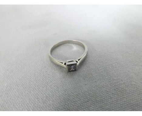 A hallmarked Platinum Single Princess Cut Diamond Ring of approximately 1/4 ct   200-250