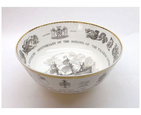Royal Worcester commemorative Mayflower Bowl number 430, 10" diameter with original box (A/F)   50-70