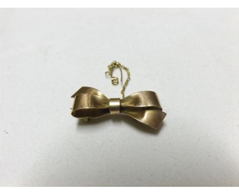 Early 20th Century hallmarked 9ct Gold ribbon tie design Brooch, 30mm long, Chester assay 