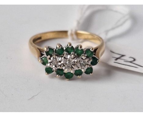 An emerald &amp; diamond 9ct ring size N 2.5g inc