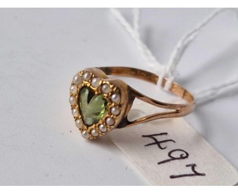 An antique gold and peridot heart ring, size R