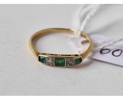 A five stone emerald and diamond ring, 18 ct, size M, 1.3 g