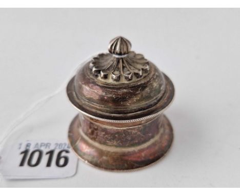 An Islamic small jar and cover with decorated finial, 2 inches diameter, 63 g