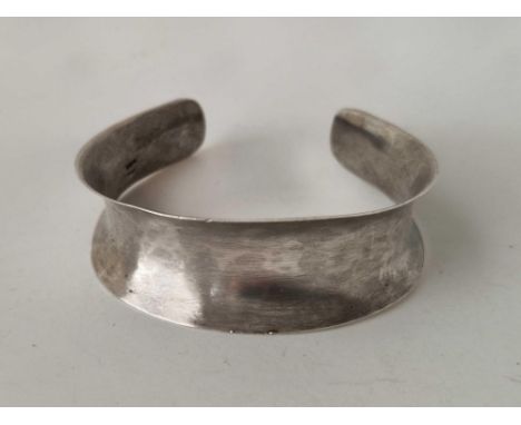 A silver half torque bangle 23.6g