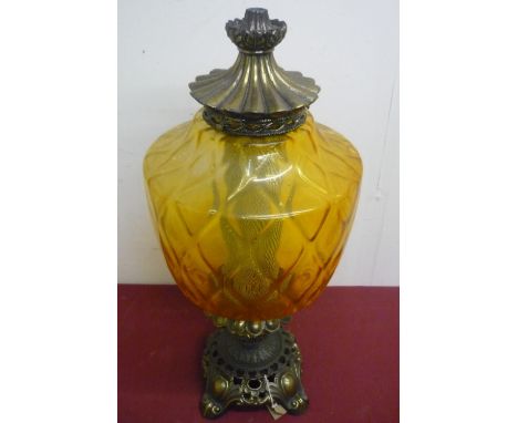 Large Falkanstein table lamp in the style of an oil lamp, with amber glass body on pierced scrollwork base (H60cm) 