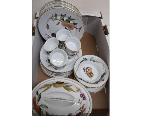 Quantity of Worcester Evesham and other oven to table ware including tureen, ramekin etc 