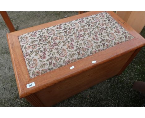 Rectangular light oak blanket box with rectangular upholstered section to the top (85cm x 48cm x 48cm) 