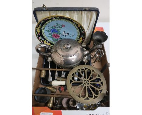 EPNS grapefruit set in fitted case, EPNS teapot, Victorian brass trivet, vintage AA badge, brass barrel weights, etc in one b