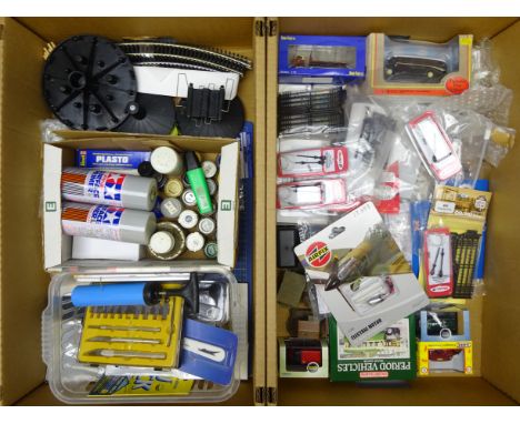 Various makers 'OO' gauge; unmade kits for trackside accessories, boxed die-cast models, platform gas lamps etc and a quantit
