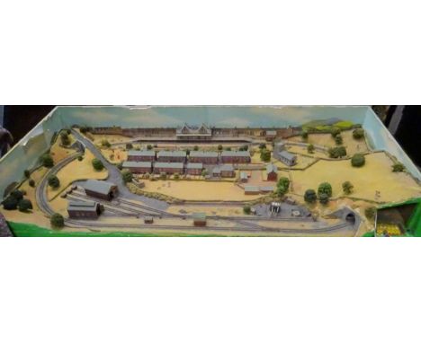 N-Guage: table top model railway layout with panoramic raised sides, undulating surface with tracks and sidings, rows of hous