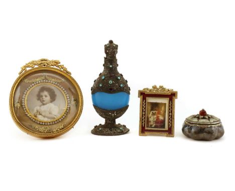 A gilt metal photograph frame,early 20th century, with cast decoration and a paste border,11cm diameter,a modern Taiwan ename