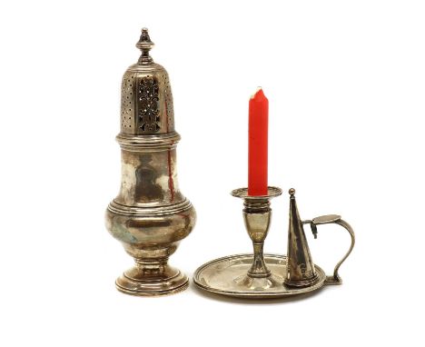 A George III silver chamber stick,by Robert and David Hennel, London 1796, with snuffer and detachable sconce,6cm hightogethe